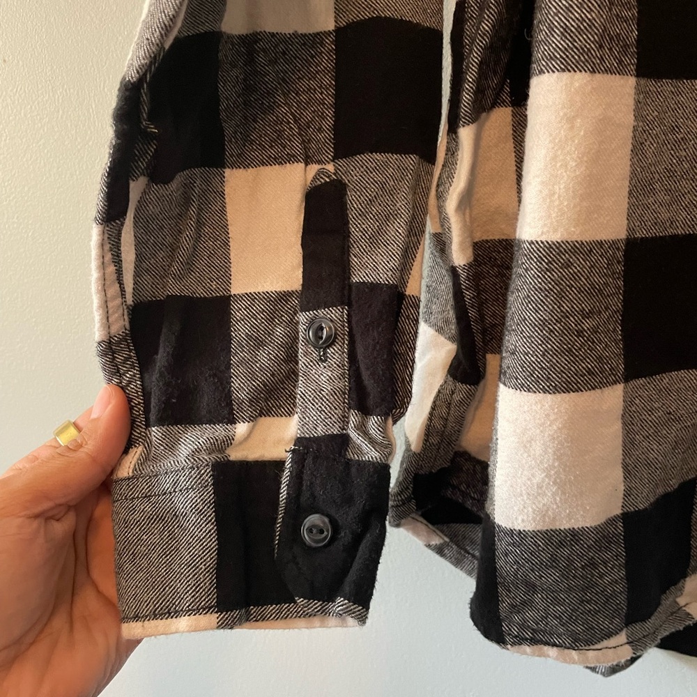 Universal Thread Monochrome Checkered Flannel Shi… - image 7